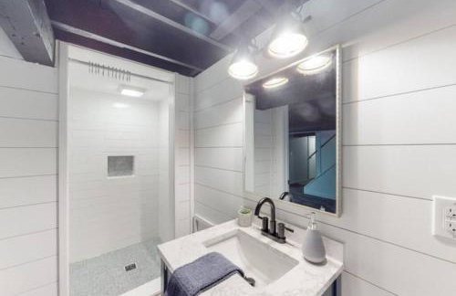 The Playmakers Funhouse-HOF Village - Foto 44