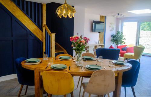 The Wave Cottage - 3 Bedroom with off road Parking for 3 Cars or Vans & EV point - Photo 7