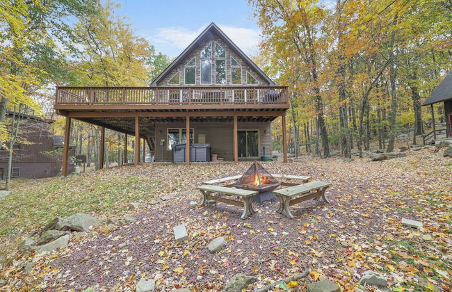 Woodland Oasis by Avantstay Hot Tub, Firepit, Walk to Lake - Photo 41
