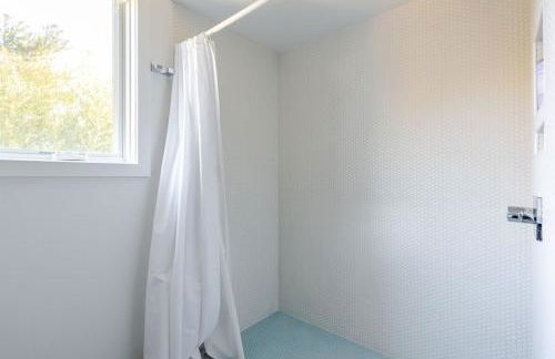 Modern Lakefront Retreat w King Bed - Foto 52