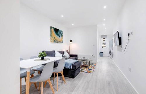 Luxurious 1 Bed Serviced Apartment with Wi-Fi - Photo 74