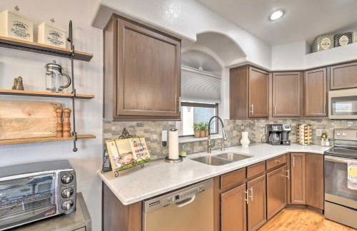 Patio and Grilling Station Family Home in Glendale - Foto 14