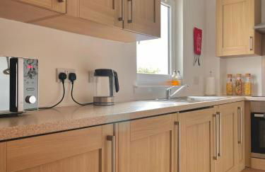 Bright 2-bedroom apartment with parking in Montrose - Photo 14