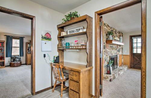 Wisconsin River Valley Farmhouse Fire Pit and View - Foto 10