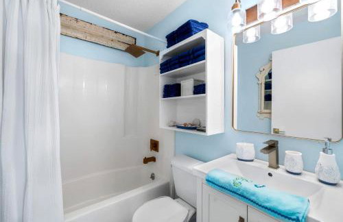 Charming Beachfront Cottage with Dock Slip and Kayaks on Little Gasparilla Island | Placida, FL - Foto 15