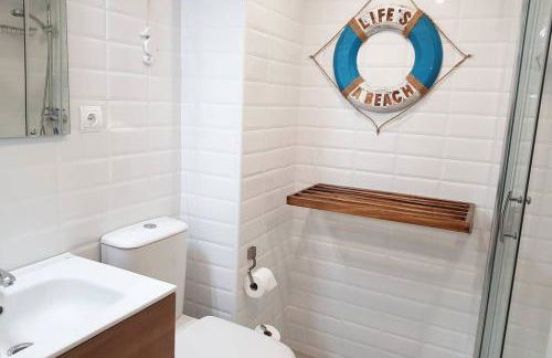 NEW! Modern apartment right on the beach! - Foto 22