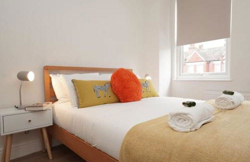 Newly Renovated Modern 4 Bed 3 Bath Apartment London - Foto 26