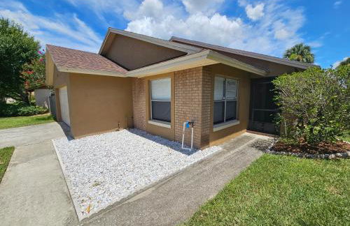 Magical Getaway- Cozy Home Minutes from Disney, Restaurants & Outlets! - Foto 1