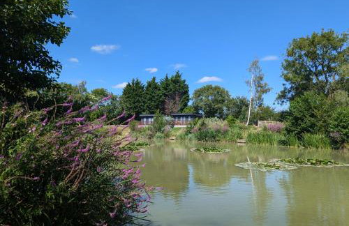 Beautiful Open Plan Lakeside Lodge, Shearsby - Photo 17