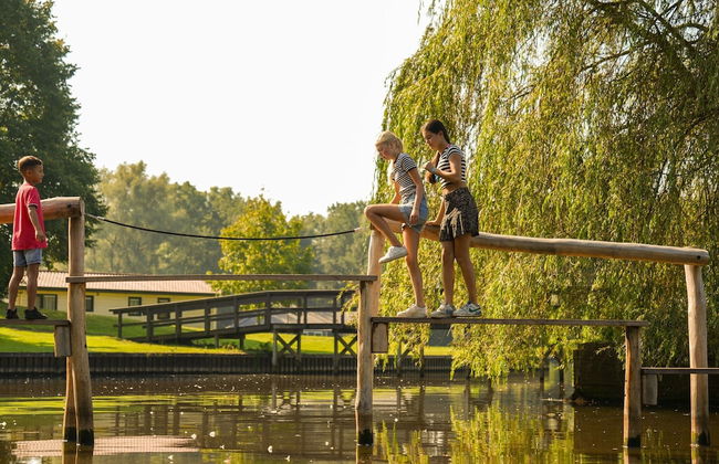 Well Furnished Mobile Home with Microwave near Water - Photo 15