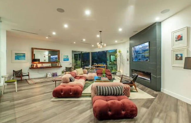 Willow Glen - Hollywood Hills Multi-level Villa With Theater & Pool - Photo 24