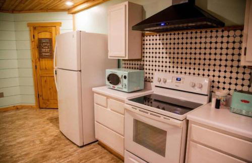 Southern Comfort Retreat with a private hot tub - Foto 36