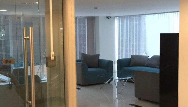 Coin salon dans le hall