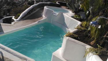 Vilna House with private pool, jacuzzi and garden -Optional pool and jacuzzi heating - Foto 1