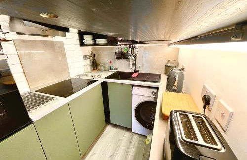 AdeamStays provides Beautiful centrally located 1 and 2 bed apartments on Liverpools Boulevard - Foto 71