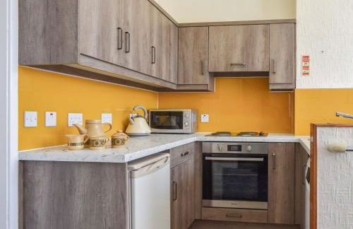 Whitby Apartment - Photo 7