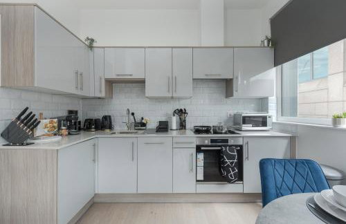 Deluxe 2 bed, 2 bathroom Milton Keynes apartment within walking distance to train station and City centre. - Foto 28