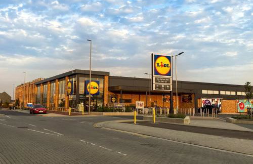 Stylish Apartment with Balcony, Free Parking, Fast Wifi and Smart TV with Sky and Netflix by Yoko Property - Foto 29