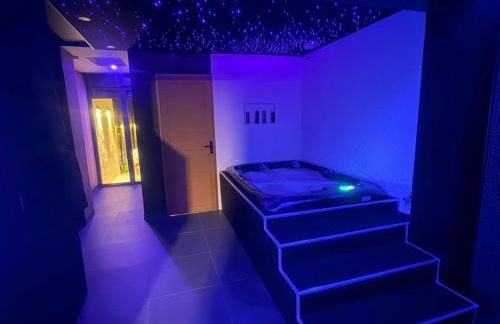 Sweety's Eden Jacuzzi - Jacuzzi privé Sauna Cinéma room Jardin - Terrasse centre-ville - Foto 8