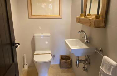 Masia La Morera autenticidad renovada 100 porcien a 10 minutos de Sitges en coche 12 huespedes Piscina Aire Aconc 6 Suites Apertura 15 Julio 2025 - Foto 48