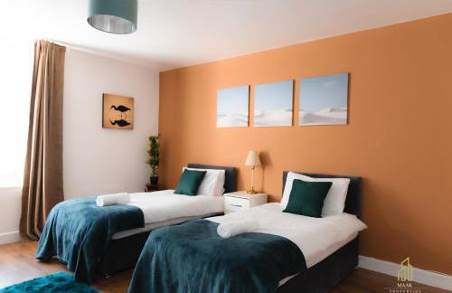 Modern 2BR Apartment - Prime Location Near Beach & Town - Sleeps 5 - Foto 20