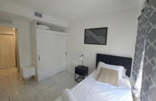 25893 Sw 144 CT · 3 Bed 2.5 Bath Townhome Rooftop 1 Parking Spot - Foto 30