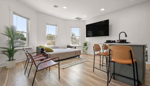 NYC Access 4BR Duplex Sleeps 10, Free Parking - Foto 4