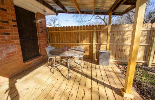 Spacious Stay for 12 - Central Fort Worth - Photo 11