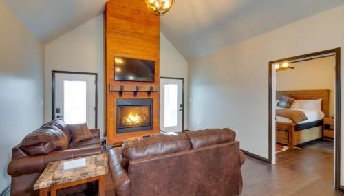 Tranquility Lake Getaway with Hot Tub on 27 Acres! - Foto 5