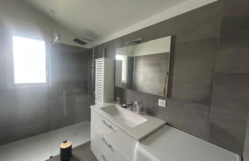 Charmante Maison Rénovée Proche Plage et Forêt avec Jardin - FR-1-652-57 - Foto 27