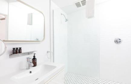 2 Rooms Sleeps 8 Retro Hotel w Pool Wesley King Studio Buyout by AvantStay - Foto 15