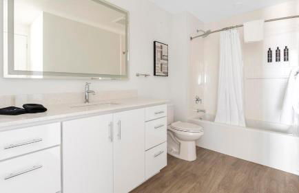 Landing Incredible 2BD Pool - Photo 12