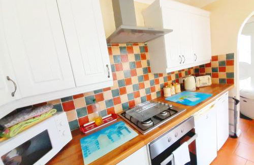 Romantic Cosy Cottage with Beach & Attractions just mins away! Perfect for Couples & Family Stays - Free Parking, Large Garden & Free WiFi - Foto 7