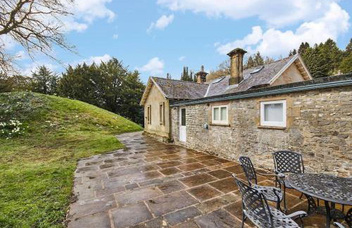 North Lodge - 17th Century Gate Cottage at Hassop Hall - Photo 14