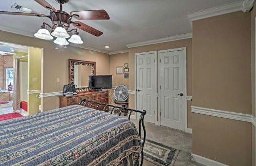 Secluded Edgemont Getaway with Huge Outdoor Deck! - Foto 13