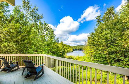 Lakefront Otis Home with Stunning Views and Boats! - Foto 33