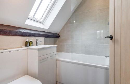 Honeysuckle Cottage - Hot Tub Packages Available - Photo 16