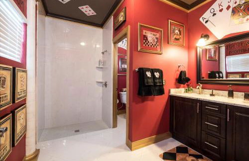 Lakefront Mansion on 10 Acres - Sleeps 15-45 - Foto 5