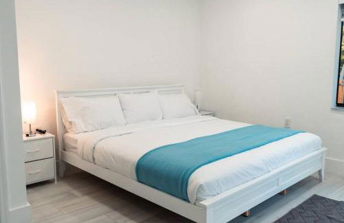 Luxury Retreat 3B ,2Ba POOL , Coral Gables Center - Photo 38