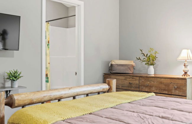 Tavern at the Woods by Avantstay Lakefront Views, Hot Tub, Firepit, Game Room - Foto 24