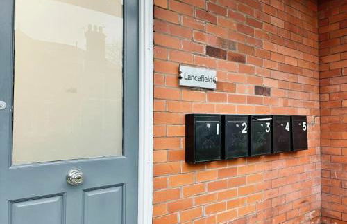 Victorian WFH Haven with Free Parking - Foto 12