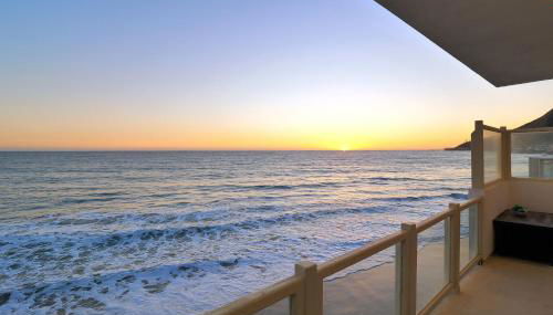 Beachfront Malibu House with Sauna and Ocean-View Deck - Foto 5