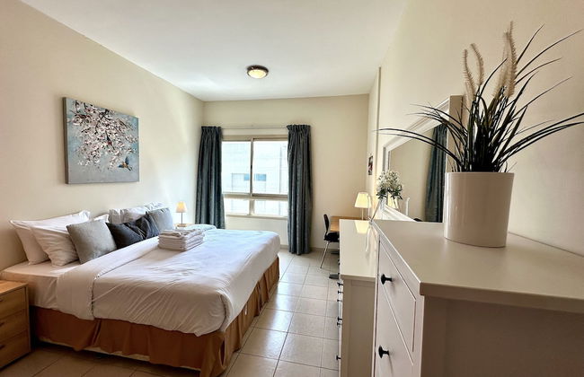 Lux BnB I Turia Tower I Lake & Garden View - Photo 7