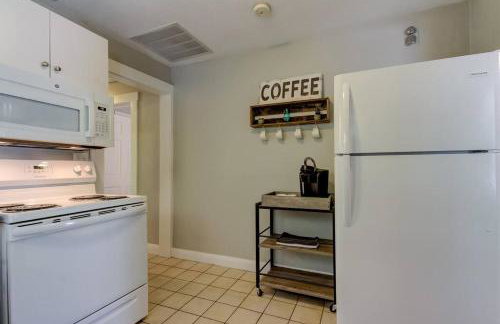 Rare- Downtown 2 bedroom! Family friendly! - Photo 23