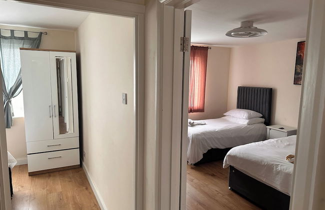 2 Bedroom Apartment-sleeps 6-parking-wifi - Photo 6