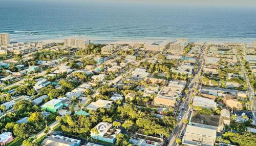 Dog Friendly Home by Flagler Avenue! Fenced Yard and Garage! Walk to the Beach! - Foto 2