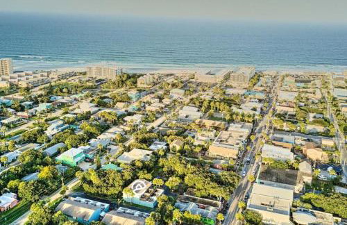 Dog Friendly Home by Flagler Avenue! Fenced Yard and Garage! Walk to the Beach! - Foto 2