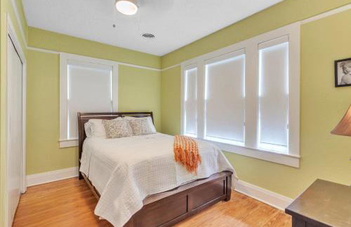 Retro Revival with Modern Comfort - A Mid-Century Gem in Gonzales LA - Foto 31