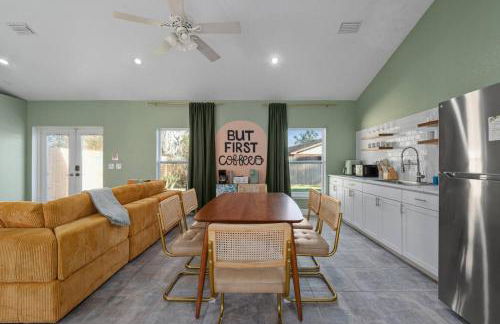 Sunny Auburndale Retreat with Pool - Photo 32