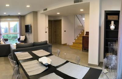 Casa con jardín, aparcamiento - Photo 33